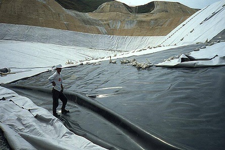 Équipe EGMAPLAST sur chantier géomembrane